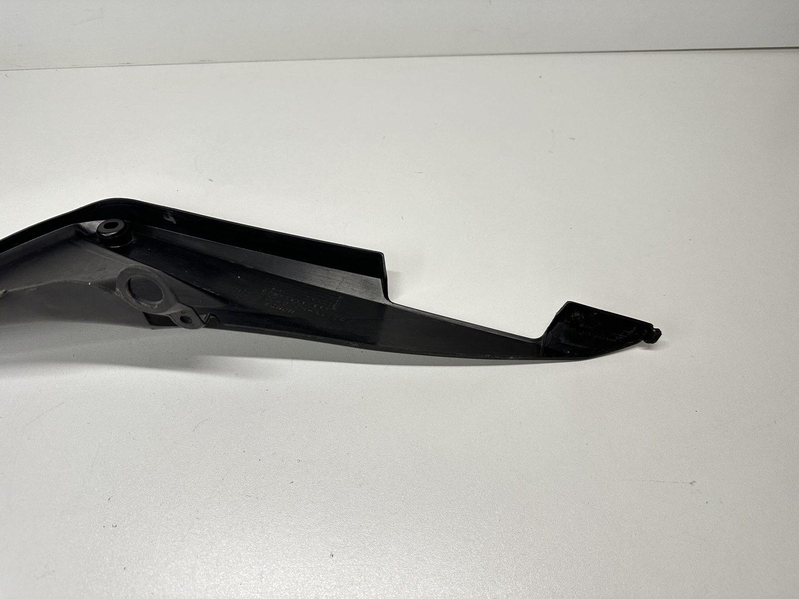 IMG 4953 scaled CARÉNAGE SOUS SELLE GAUCHE HONDA CBR 600 RR 2005-2006 – Image 5