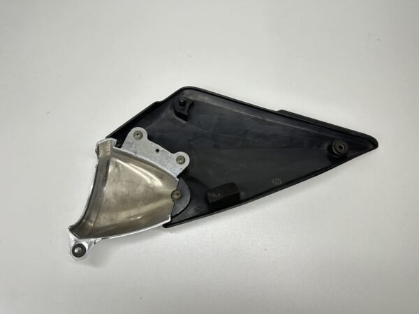 CARÉNAGE SOUS SELLE GAUCHE SUZUKI GSF 600 BANDIT 2000-2004 – Image 3