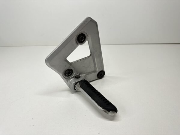 PLATINE REPOSE PIED GAUCHE SUZUKI GSX-F 750 1989-1997 – Image 4