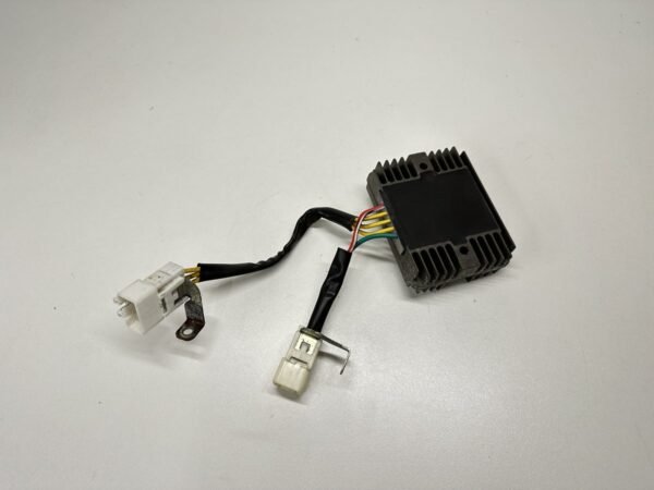 RÉGULATEUR DE TENSION PIAGGIO MP3 300 IE LT 2010-2014 – Image 5