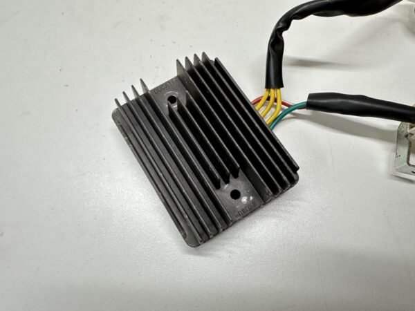 RÉGULATEUR DE TENSION PIAGGIO MP3 300 IE LT 2010-2014 – Image 4