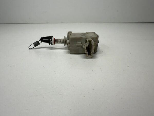 MOTEUR SOLÉNOÏDE DE COFFRE PIAGGIO MP3 300 IE LT 2010-2014 – Image 2