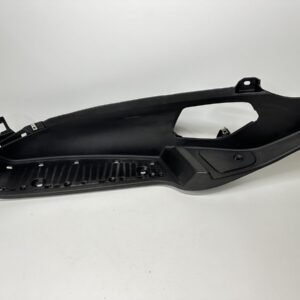 PLASTIQUE REPOSE PIED GAUCHE PIAGGIO MP3 300 IE LT 2010-2014