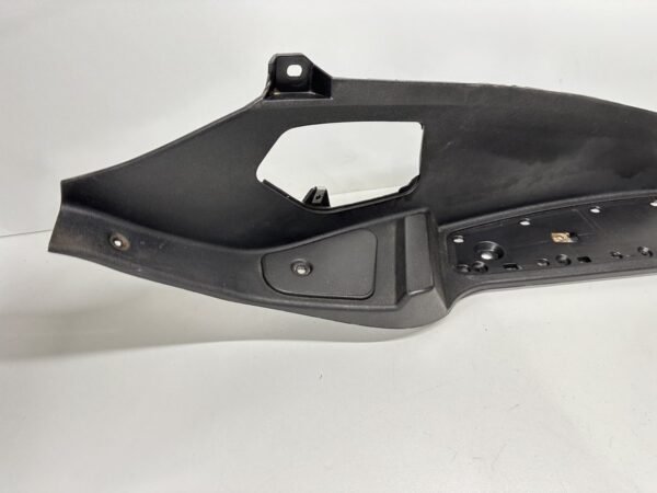 PLASTIQUE REPOSE PIED DROIT PIAGGIO MP3 300 IE LT 2010-2014 – Image 5
