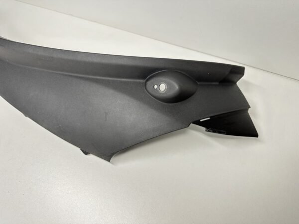 CACHE PLASTIQUE DROIT PIAGGIO MP3 300 IE LT 2010-2014 – Image 4
