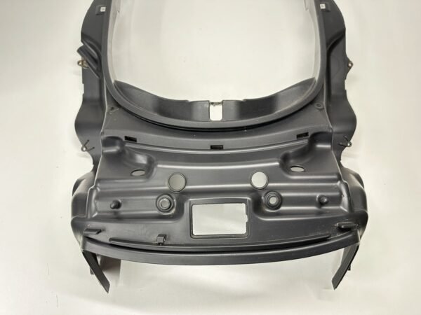 PLASTIQUE DE COFFRE PIAGGIO MP3 300 IE LT 2010-2014 – Image 7
