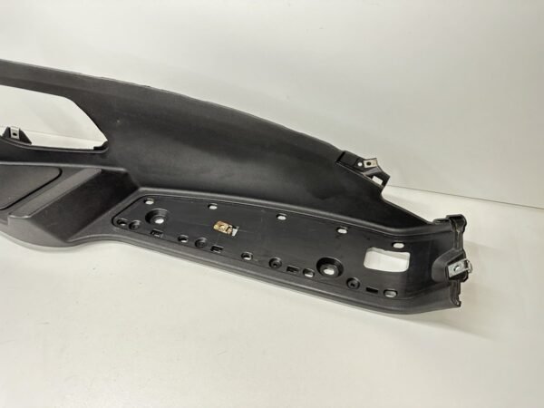 PLASTIQUE REPOSE PIED DROIT PIAGGIO MP3 300 IE LT 2010-2014 – Image 4