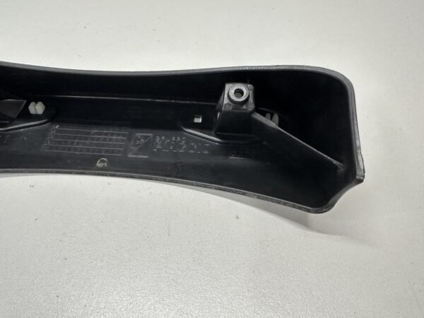 CACHE PLASTIQUE CENTRAL ARRIÈRE PIAGGIO MP3 300 IE LT 2010-2014 – Image 4