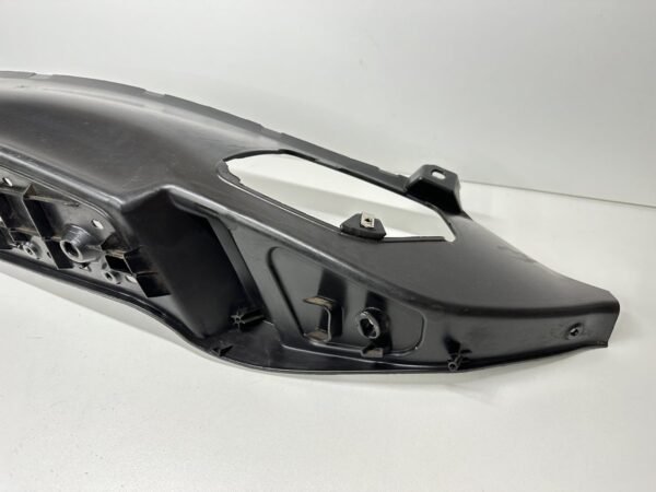 PLASTIQUE REPOSE PIED DROIT PIAGGIO MP3 300 IE LT 2010-2014 – Image 6