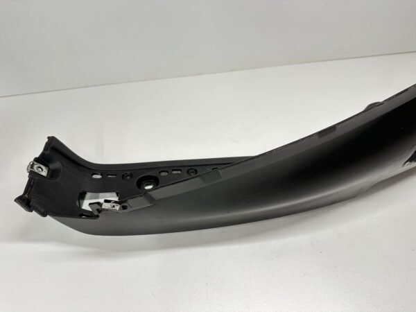 PLASTIQUE REPOSE PIED DROIT PIAGGIO MP3 300 IE LT 2010-2014 – Image 3