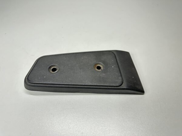 CACHE PLASTIQUE REPOSE PIED PIAGGIO MP3 300 IE LT 2010-2014 – Image 2