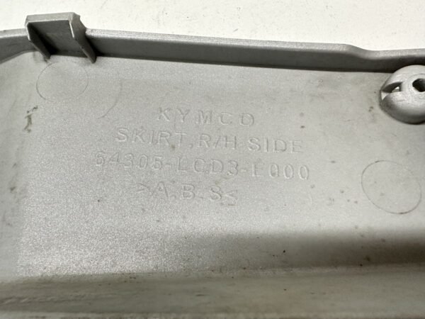 CARÉNAGE LATÉRAL DROIT KYMCO 125 PEOPLE S 2007-2008 – Image 6