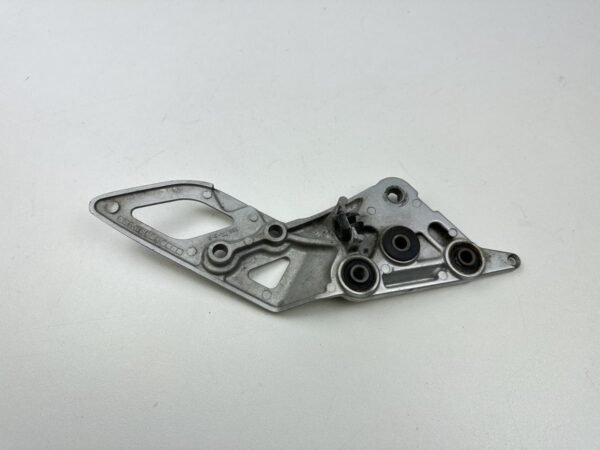 PLATINE REPOSE PIED DROITE SUZUKI GSF 650 BANDIT 2007-2008 – Image 4