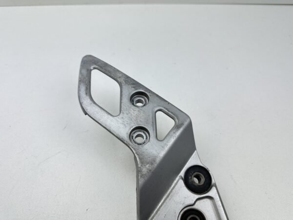 PLATINE REPOSE PIED DROITE SUZUKI GSF 650 BANDIT 2007-2008 – Image 3