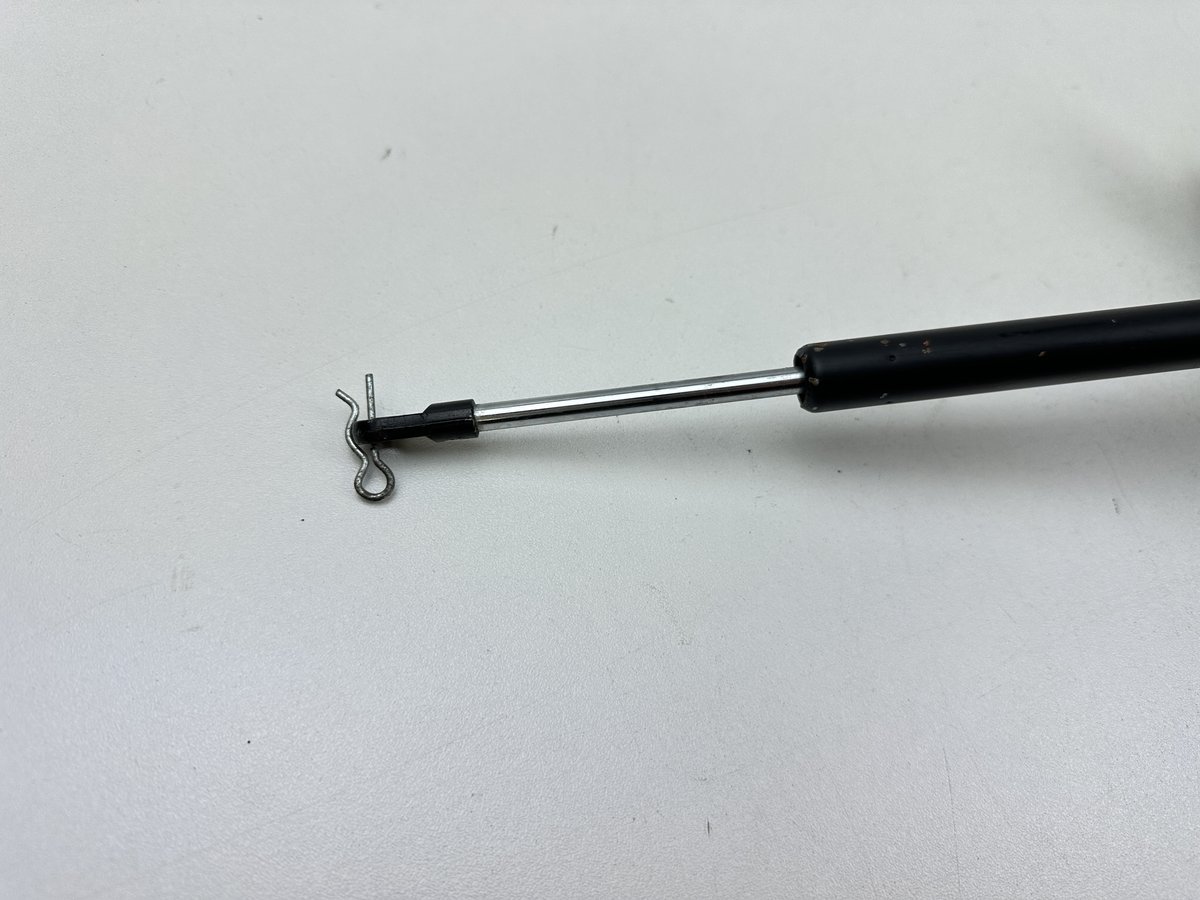 Dratom Parts piece moto 30 20241223 140909 CHARNIÈRE DE SELLE AVEC VÉRIN QUADRO S 350 2015-2018 – Image 4