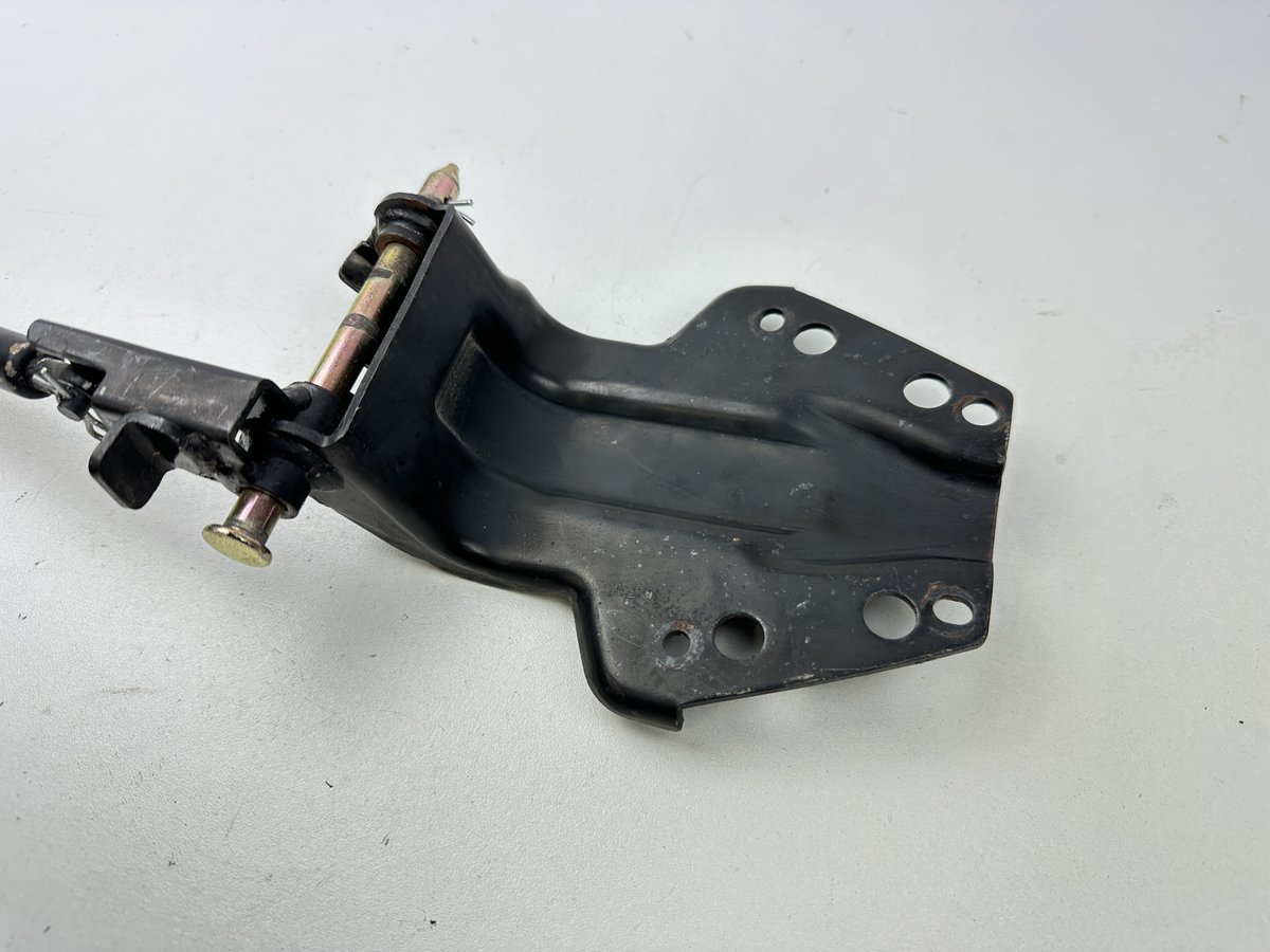 Dratom Parts piece moto 32 20241223 140919 CHARNIÈRE DE SELLE AVEC VÉRIN QUADRO S 350 2015-2018 – Image 2