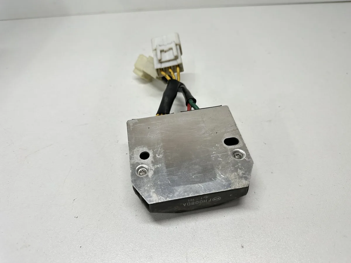 Regulateur de Tension HONDA FORZA 250 2005-2008 - Pièces Occasions - visuel 4