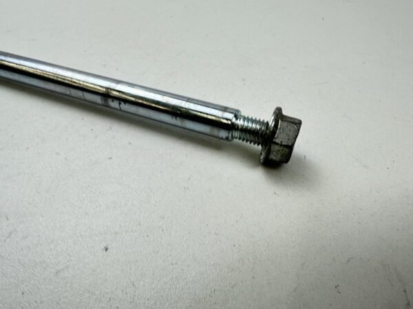 AXE DE ROUE AVANT PIAGGIO X7 125 2008-2010 – Image 4