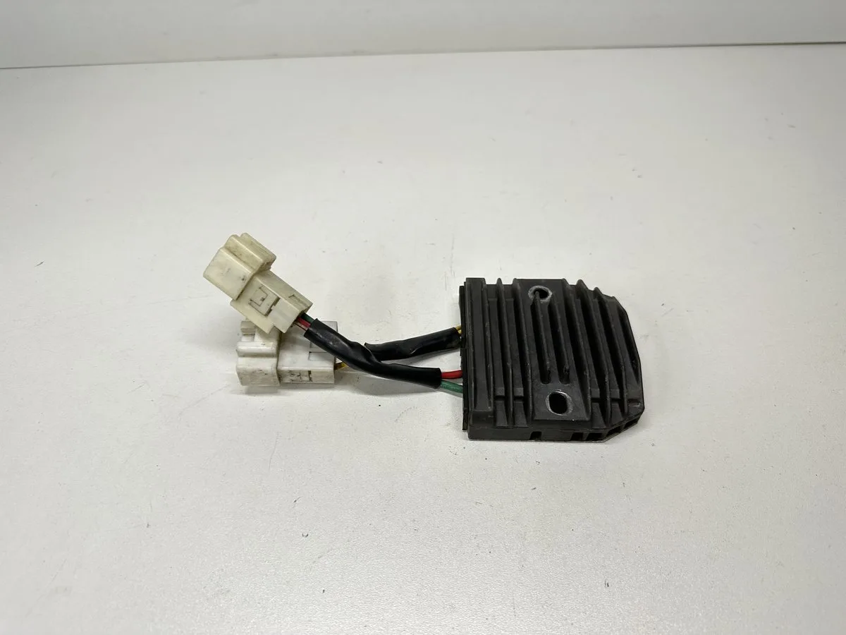 Regulateur de Tension HONDA FORZA 250 2005-2008 - Pièces Occasions - visuel 2