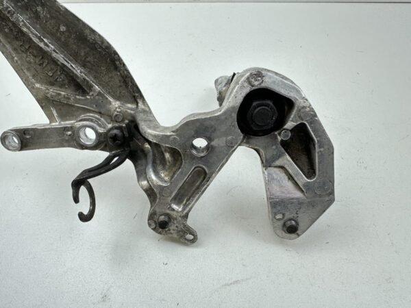 PLATINE REPOSE PIED DROITE YAMAHA YZF 750 1993-1998 – Image 4