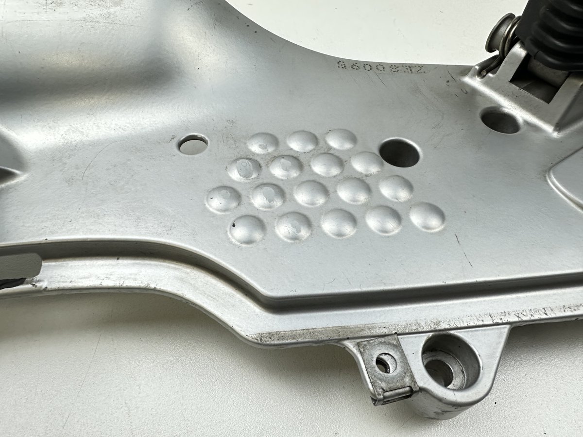 Dratom Parts piece moto 52 20241226 182628 PLATINE REPOSE PIED GAUCHE BMW R 1150 RT 2001-2004 – Image 7