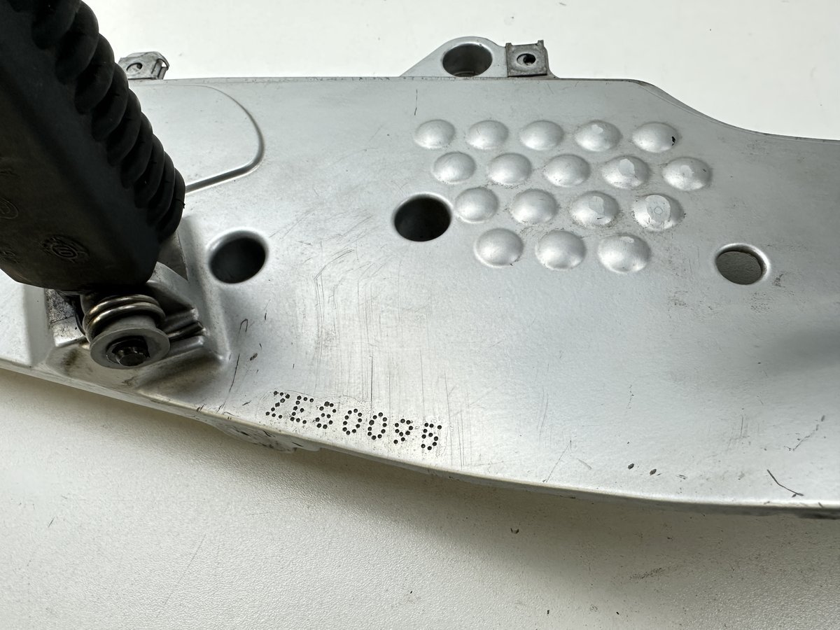 Dratom Parts piece moto 53 20241226 182633 PLATINE REPOSE PIED GAUCHE BMW R 1150 RT 2001-2004 – Image 6