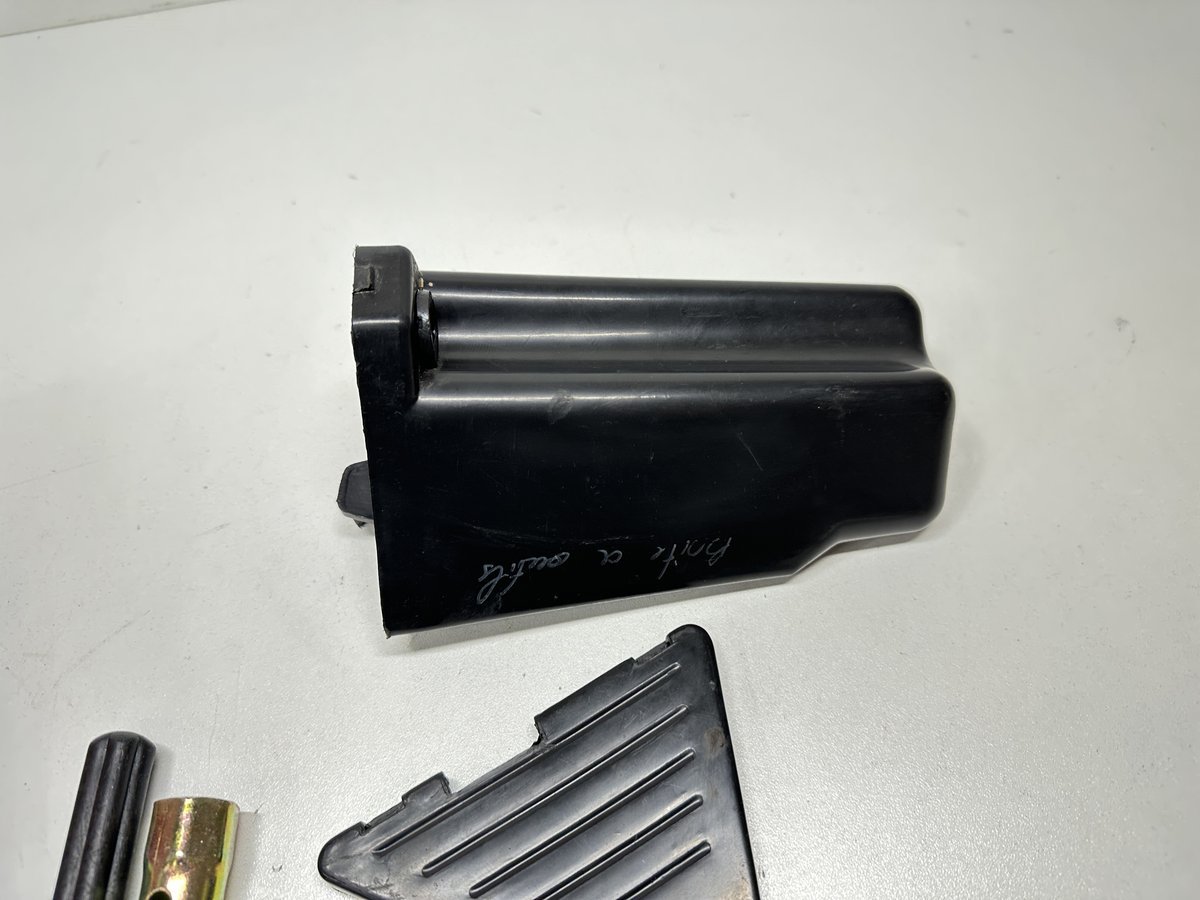 Dratom Parts piece moto 54 20241204 172748 BOITE A OUTILS SYM XS 125 2007-2016 – Image 4