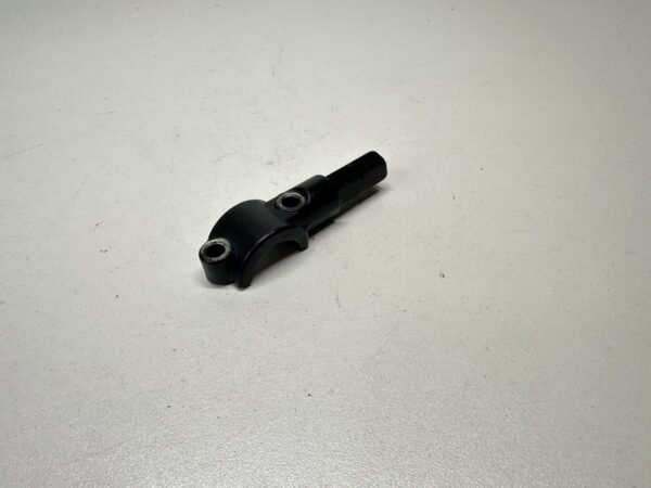 PLATINE FIXATION MAÎTRE CYLINDRE FREIN AVANT BENELLI 500 LEONCINO 2017-2023 – Image 2