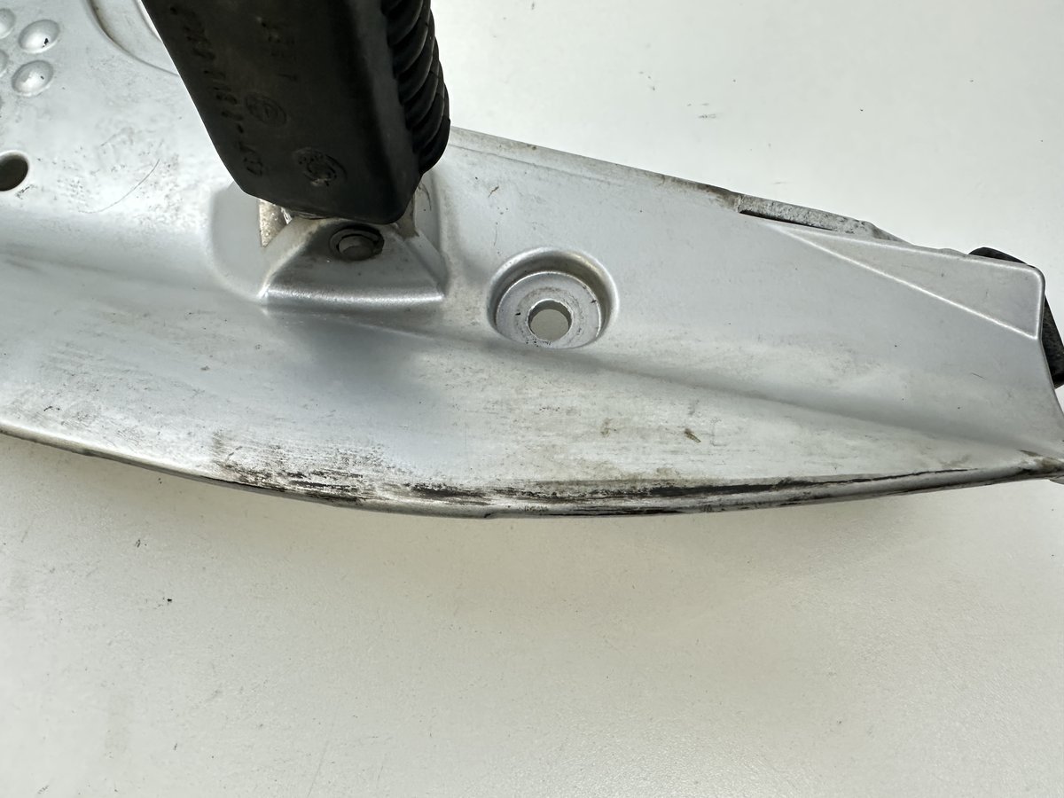 Dratom Parts piece moto 54 20241226 182638 PLATINE REPOSE PIED GAUCHE BMW R 1150 RT 2001-2004 – Image 5