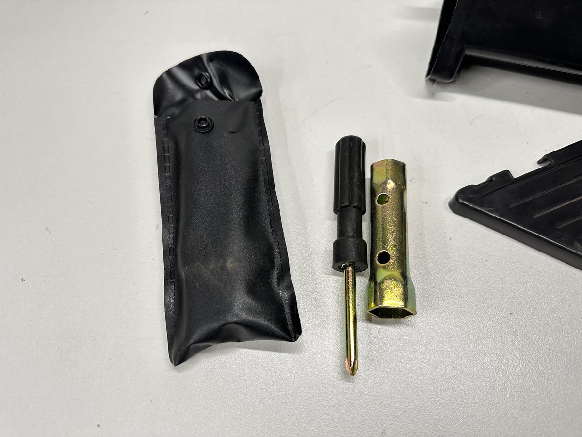 Dratom Parts piece moto 56 20241204 172800 BOITE A OUTILS SYM XS 125 2007-2016 – Image 2