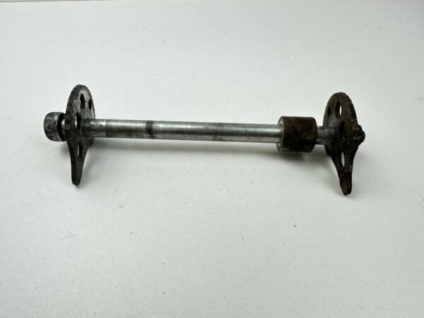 AXE DE ROUE ARRIERE YAMAHA SR 125 1996-2000