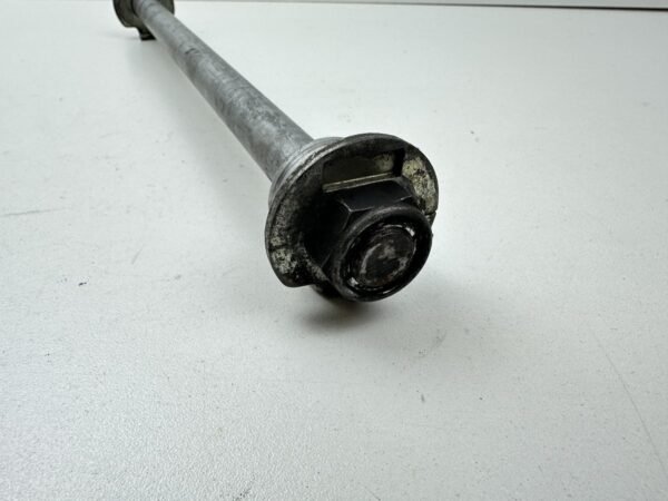 AXE DE ROUE ARRIERE HONDA CB 600 F HORNET 1998-2002 – Image 3