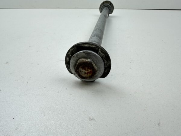 AXE DE ROUE ARRIERE HONDA CB 600 F HORNET 1998-2002 – Image 2