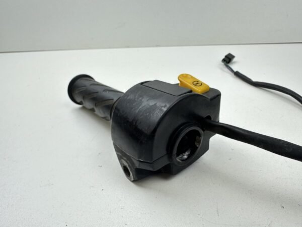COMMODO DROIT AVEC BARILLET DE GAZ PEUGEOT KISBEE 50 2T 2013-2017 – Image 4
