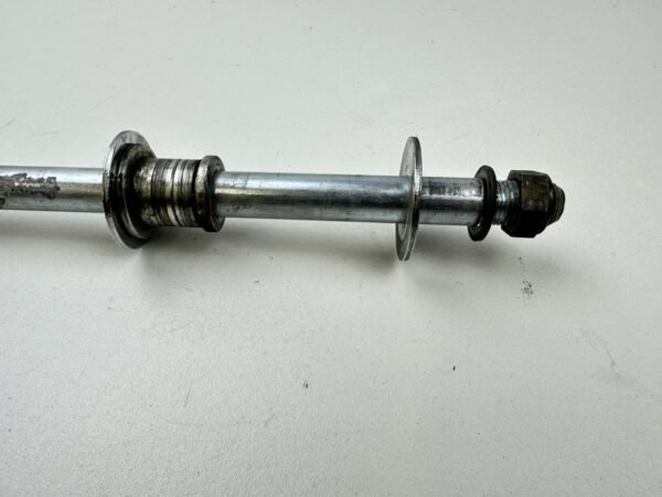 AXE ROUE ARRIÈRE YAMAHA TDR 125 1998-2003 – Image 3