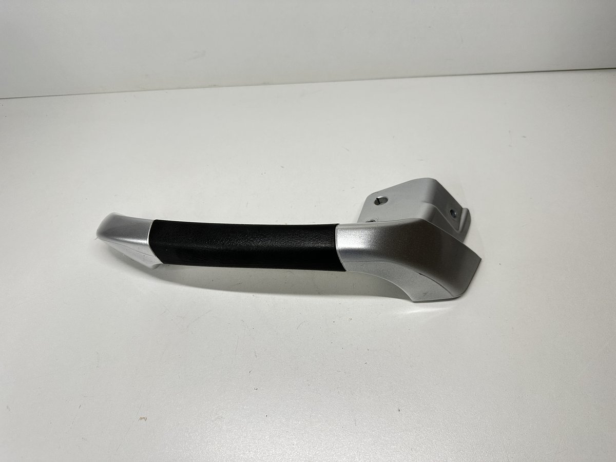Dratom Parts piece scooter Piaggio MP3 300 2010 2011 2012 2013 2014 02 20241202 135045 POIGNÉE PASSAGER GAUCHE PIAGGIO MP3 300 IE LT 2010-2014 – Image 4