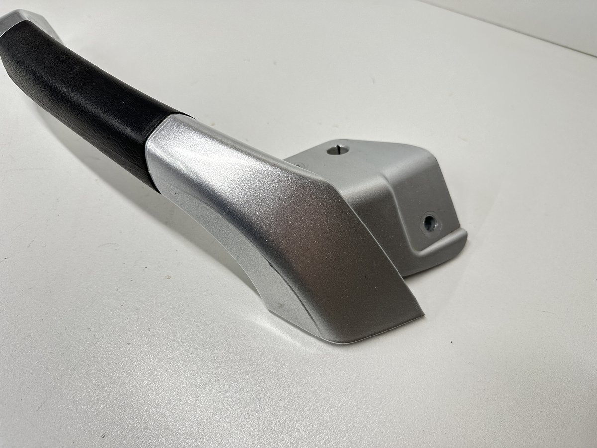 Dratom Parts piece scooter Piaggio MP3 300 2010 2011 2012 2013 2014 03 20241202 135045 POIGNÉE PASSAGER GAUCHE PIAGGIO MP3 300 IE LT 2010-2014 – Image 5