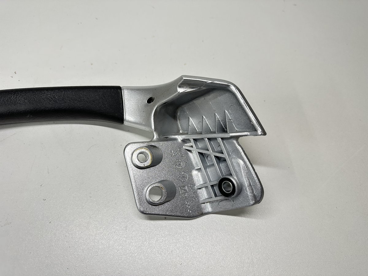 Dratom Parts piece scooter Piaggio MP3 300 2010 2011 2012 2013 2014 05 20241202 135046 POIGNÉE PASSAGER GAUCHE PIAGGIO MP3 300 IE LT 2010-2014 – Image 3