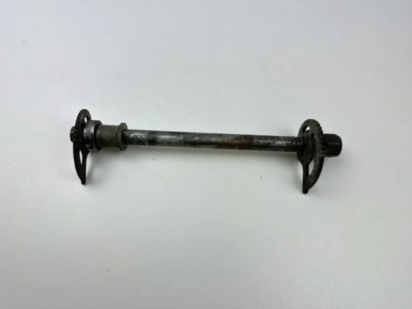AXE ROUE ARRIERE SUZUKI DR 600 1986-1989