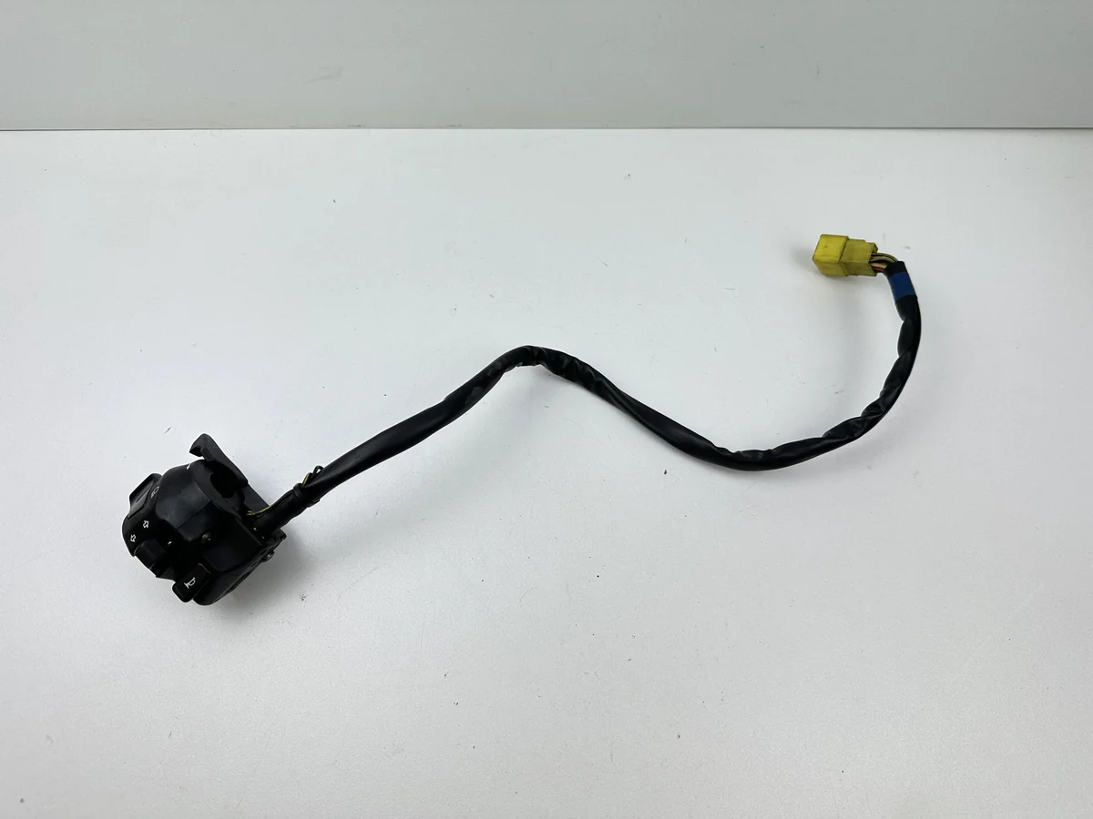 Dratom Parts piece moto 14 20250102 100313 COMMODO GAUCHE SUZUKI 500 GSE 2001-2007