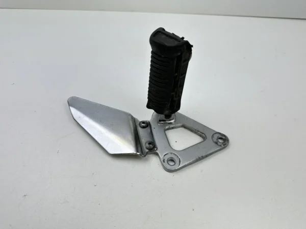 PLATINE REPOSE PIED GAUCHE SUZUKI 500 GSE 2001-2007