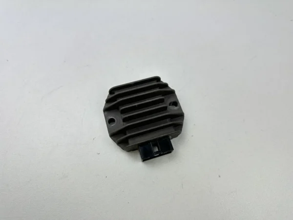 RÉGULATEUR DE TENSION YAMAHA X-MAX 125 2010-2014