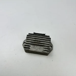REGULATEUR TENSION APRILIA SR 50 2006-2012