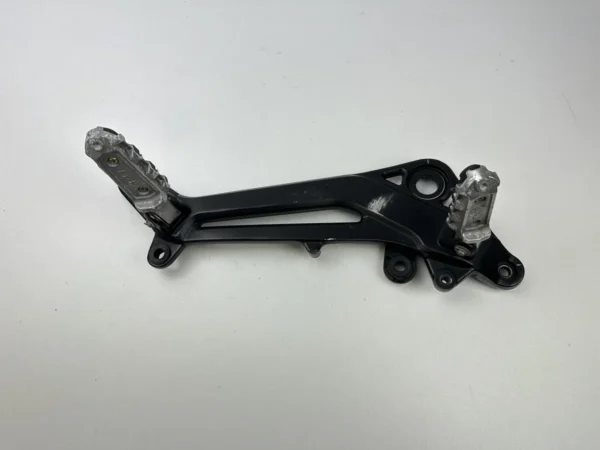 PLATINE REPOSE PIED DROIT BENELLI 500 LEONCINO 2017-2023