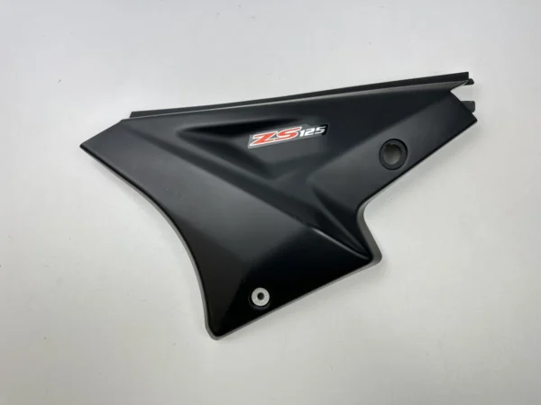 CARÉNAGE SOUS SELLE GAUCHE CYCLONE Z2 125 2017-2019