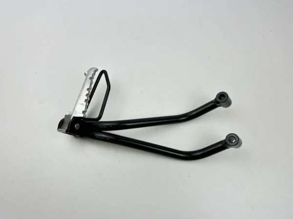 PLATINE REPOSE PIED PASSAGER DROIT YAMAHA YZF-R 125 2014-2018