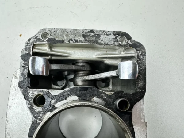 Composant piece moto d'occasion certifié en excellent état - Vendeur professionnel Dratom Parts