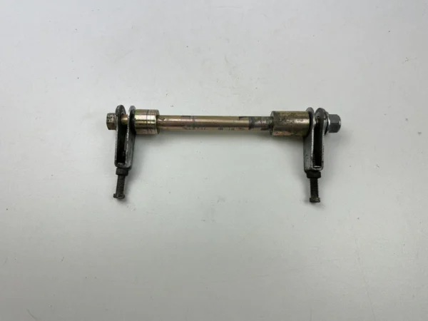 AXE ROUE ARRIÈRE YAMAHA YBR 125 2004-2006