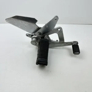 PLATINE REPOSE PIED DROITE SUZUKI 500 GSE 2001-2007