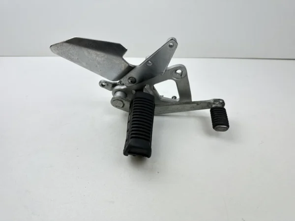 PLATINE REPOSE PIED DROITE SUZUKI 500 GSE 2001-2007